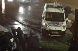 Homens armados fazem reféns em cidade francesa