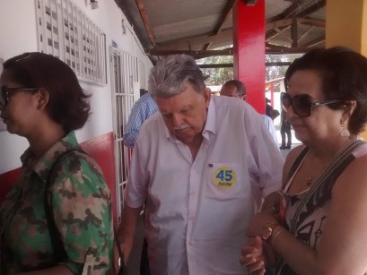 osvaldo votando cabeça baixa