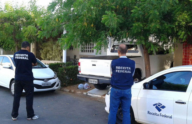 policia federal na porta