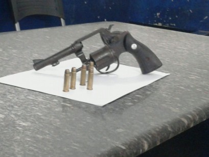 revolver com balas