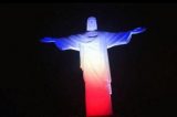Monumentos de vários países se iluminam com cores da França