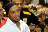 Após não pagar multa, Ronaldinho tem passaporte apreendido pela Justiça