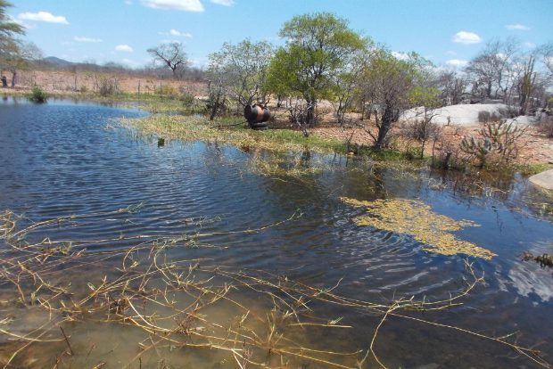 adutora com agua