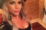 Cacau Colucci posa de ‘cowgirl’ com direito a barriga sequinha de fora