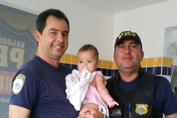 policia e bebe
