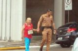 Foto de soldado ajudando idosa atravessar rua no Paraná emociona internautas