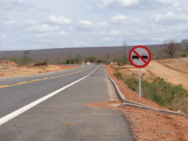 Sinalização horizontal na BR-235BA