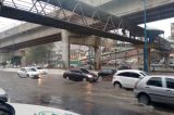 Chuva causa alagamentos e deixa trânsito intenso; Climatempo alerta para temporais