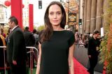 Magreza de Angelina Jolie chama atenção durante lançamento de filme