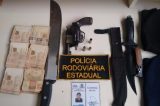 Médico é preso com revólver, armas brancas e mais de R$ 5 mil em dinheiro em Abreu e Lima