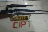 Policiais da Rondesp prendem armas e munições no bairro Dom José Rodrigues, em Juazeiro Policiais da Rondesp prendem armas e munições no bairro Dom José Rodrigues, em Juazeiro