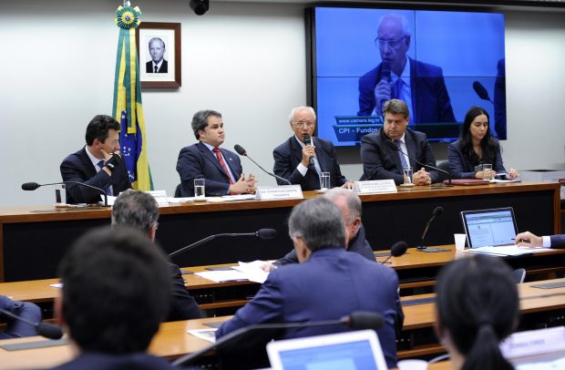 rp_gerson-almada-cpi-fundos-de-pensao-Lucio-Bernardo-Jr_-Câmara-dos-Deputados-22-9-15.jpg