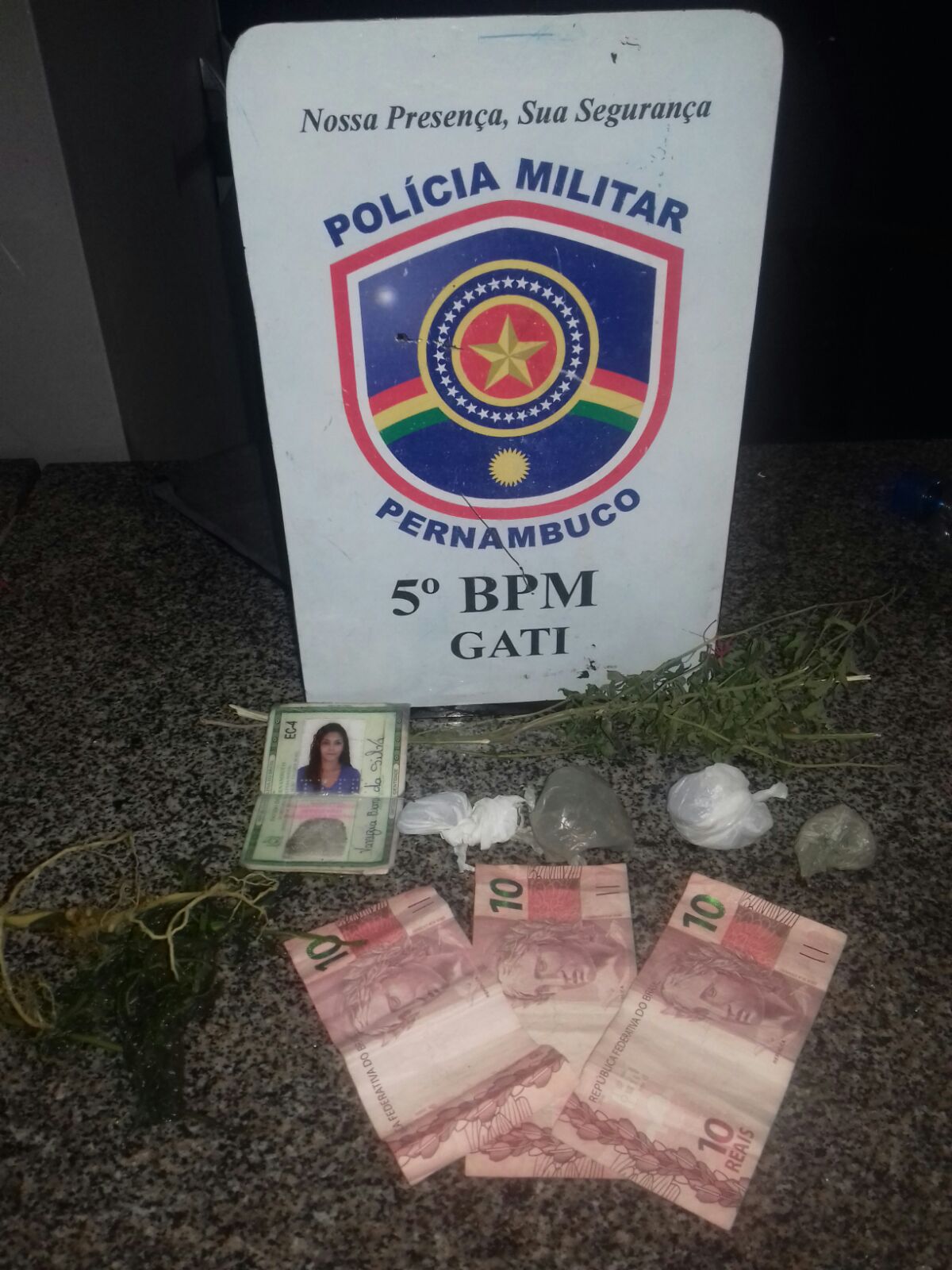 maconha e dinheiro