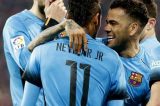 Sem Messi e Suárez, Neymar marca e deixa Barça perto de vaga