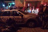 Policia detém 4 pessoas por briga em meio de rua