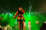 Cantora Nara Costa levanta galera no último dia de carnaval em Petrolina