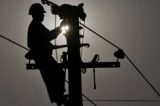 Atrasos em pagamentos fazem cortes de energia quase dobrarem no Brasil