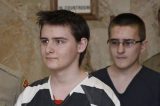 Jovens acusados de matar pais e três irmãos riram ao falar do crime