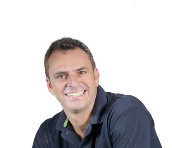 moises lindo