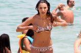 Patrícia Poeta emagrece 10kg e exibe silhueta fina em praia
