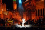 Roberto Carlos emociona público cantando em hebraico