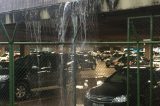 Lava sem jato: Chuva forte ‘lava’ o Congresso e bombeiros evacuam várias alas