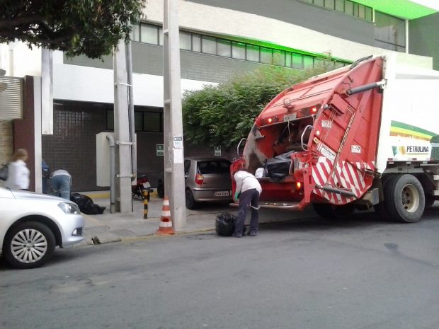 carro do lixo