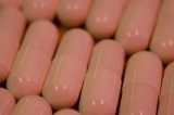 1960 – Começa a ser vendida a primeira pílula anticoncepcional