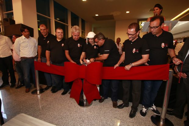 isaac na inauguração dso shopping