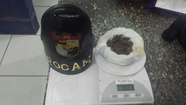 maconha e capacete