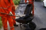 Operação tapa-buraco atende Avenida Antônio Carlos Magalhães