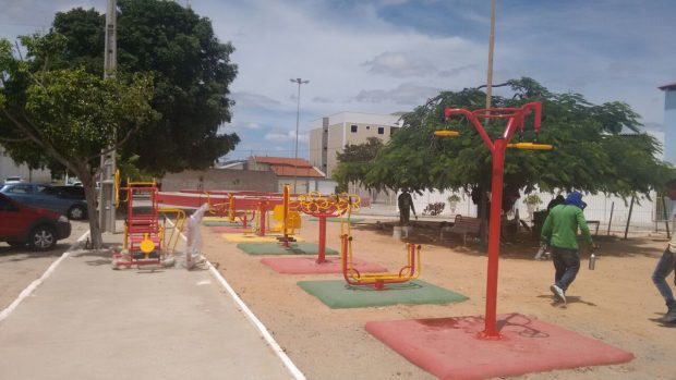 palhinhas praça equipamentos 2