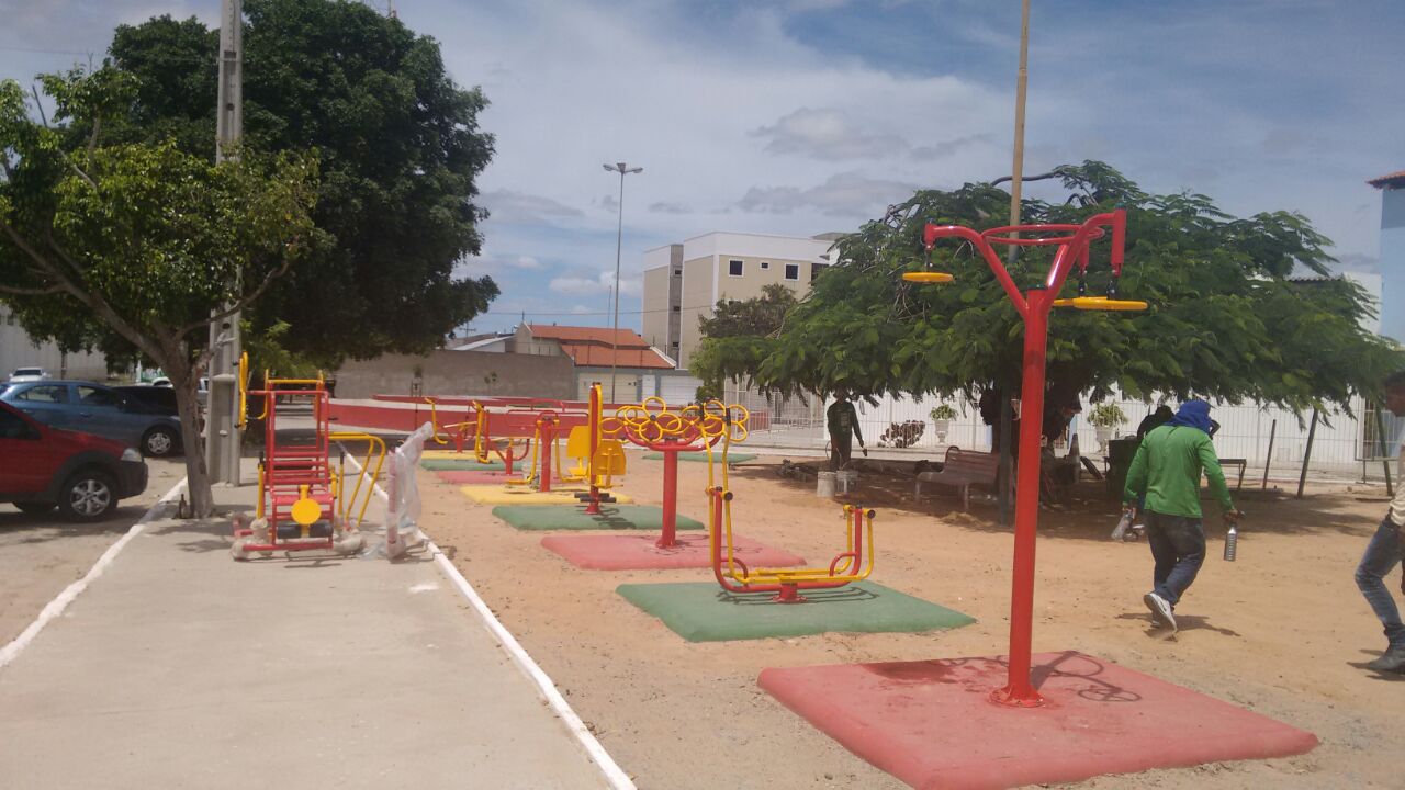 palhinhas praça equipamentos 2