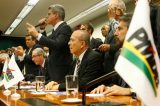 Aos gritos de ‘Temer presidente’, PMDB oficializa saída do governo