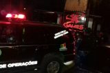 Polícia acaba com pertubação do sossego e apreende menor ingerindo bebida alcoólica