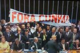 Eduardo Cunha ameaça parlamentares que exibem faixa contra ele na Câmara