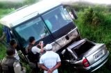 Acidente entre carro e ônibus deixa cinco mortos na Bahia