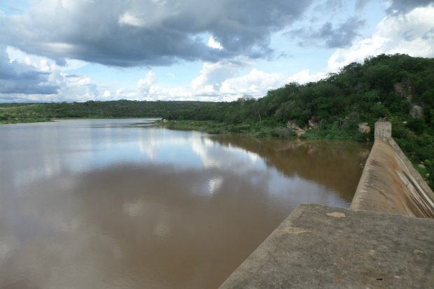 barragem com agua