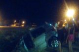 Motorista perde controle de direção e cai em buraco no Juazeiro VIII