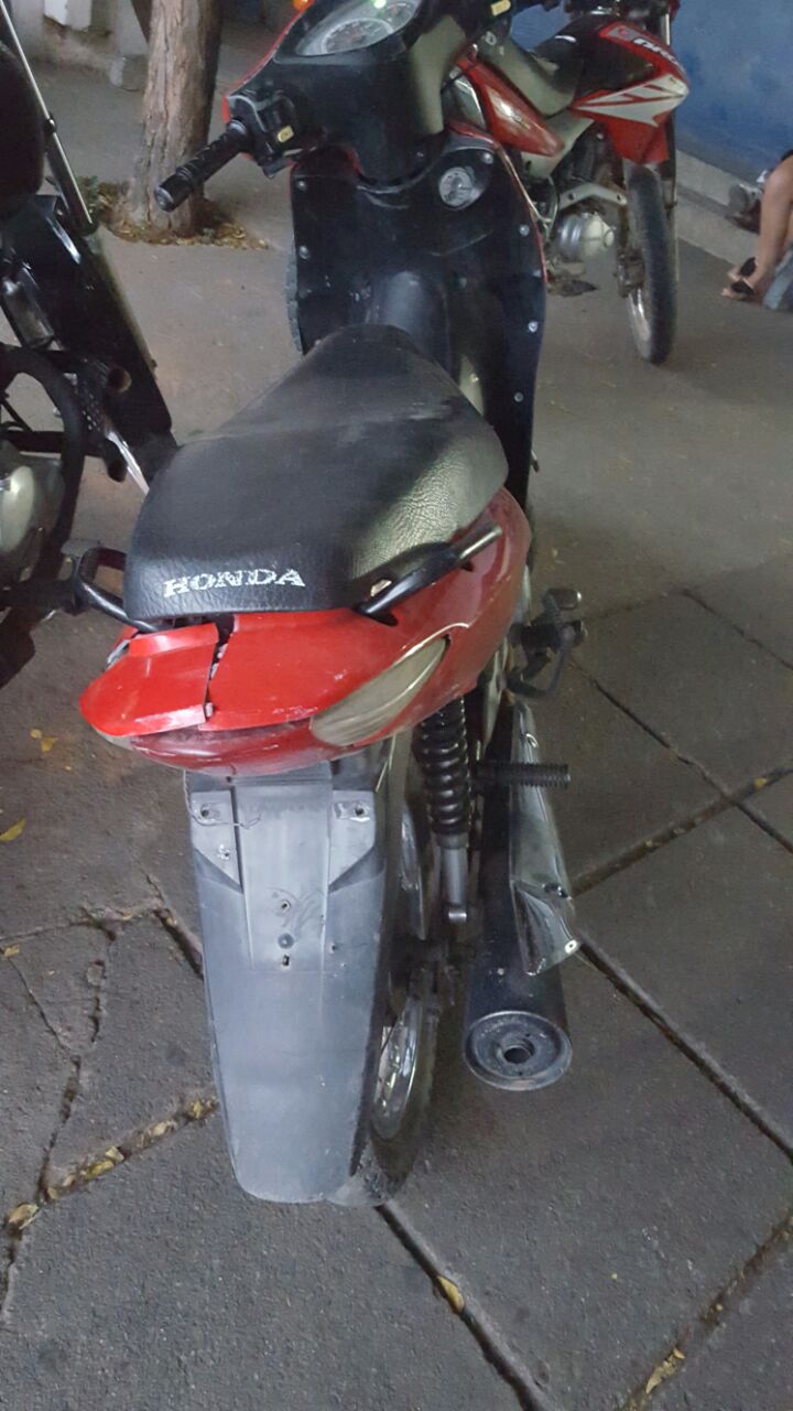 moto roubada vermelha