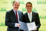 Reitor da Univasf é reconduzido ao cargo em solenidade no MEC