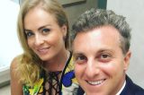 Em vídeo, Luciano Huck aparece fumando e deixa fãs surpresos