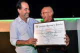 Prefeito condecora com medalha Senador Nilo Coelho realizador de torneio em Caititu