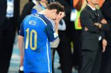 Com choro, Messi se aposenta da seleção