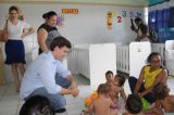 Miguel Coelho visita cidade modelo em educação