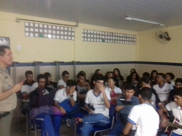 policia e estudantes3