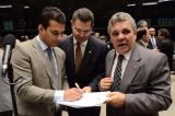 “Dinheiro alheio é teu c*”, responde Allan dos Santos a Felipe Moura Brasil