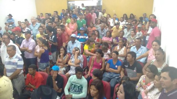 Povo lotou a câmara3