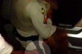 Homem rouba a arma de um PM e o mata. Veja o vídeo