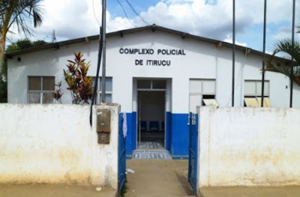 Delegacia-Itiruçu-preso-foge-algemado-615x403